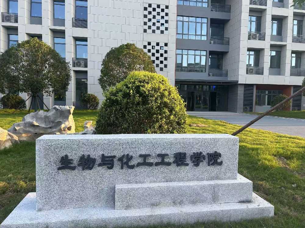 张掖市扬州职业大学体育场高杆灯项目